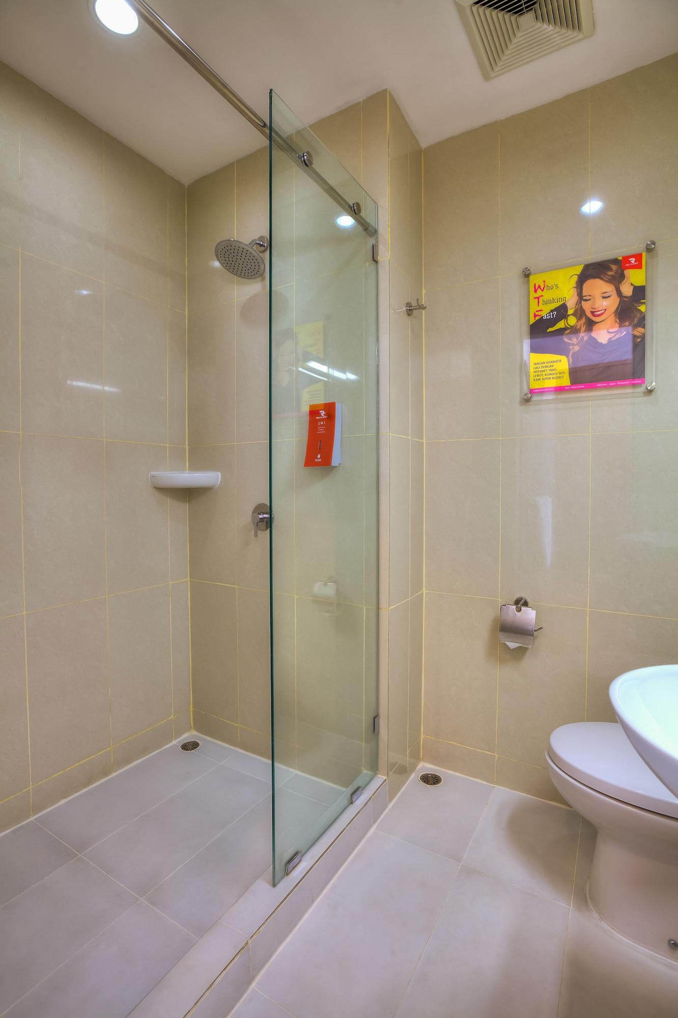 Monoloog Hotel Бекасі Екстер'єр фото