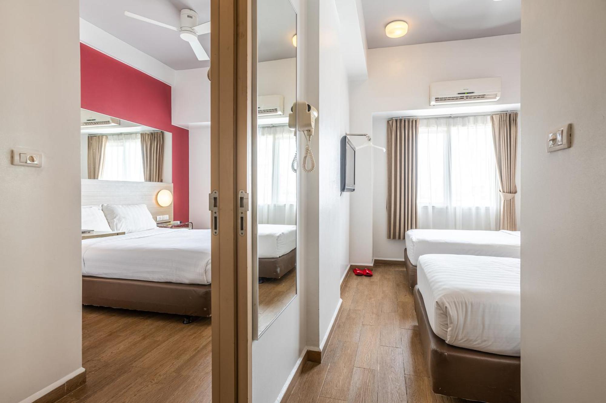 Monoloog Hotel Бекасі Екстер'єр фото