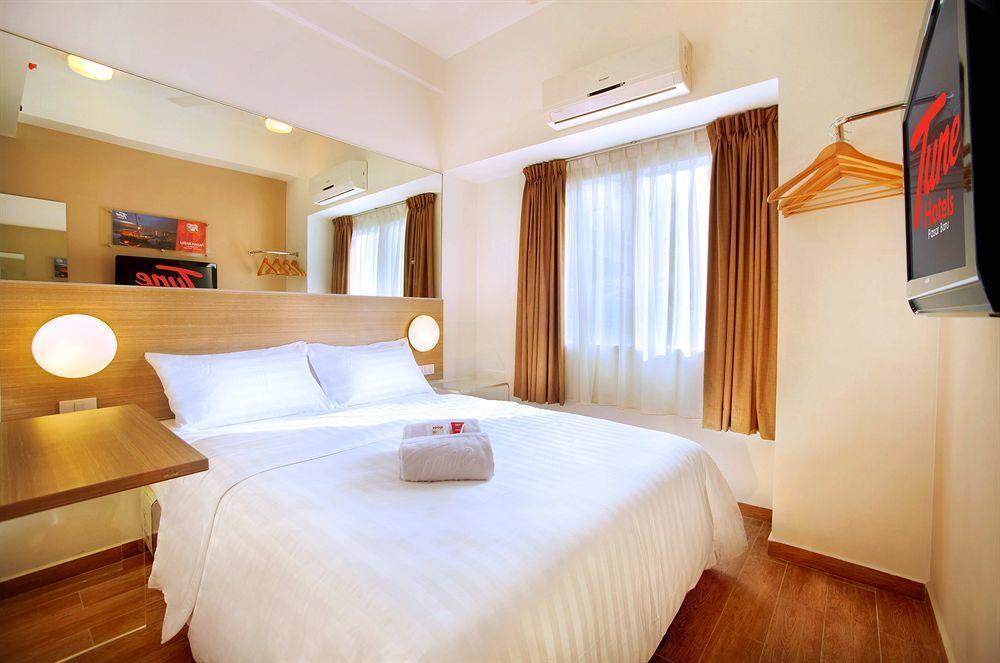 Monoloog Hotel Бекасі Екстер'єр фото