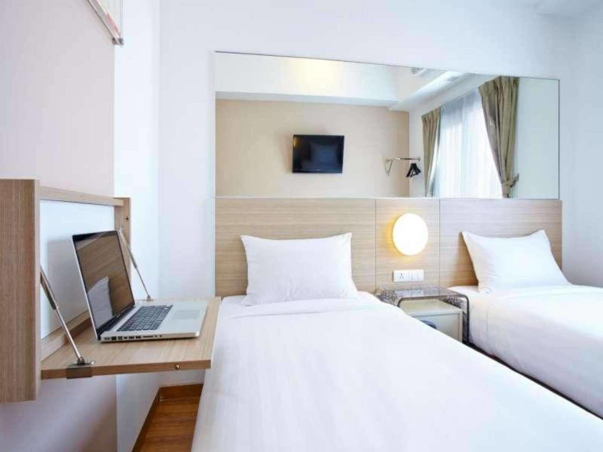 Monoloog Hotel Бекасі Екстер'єр фото