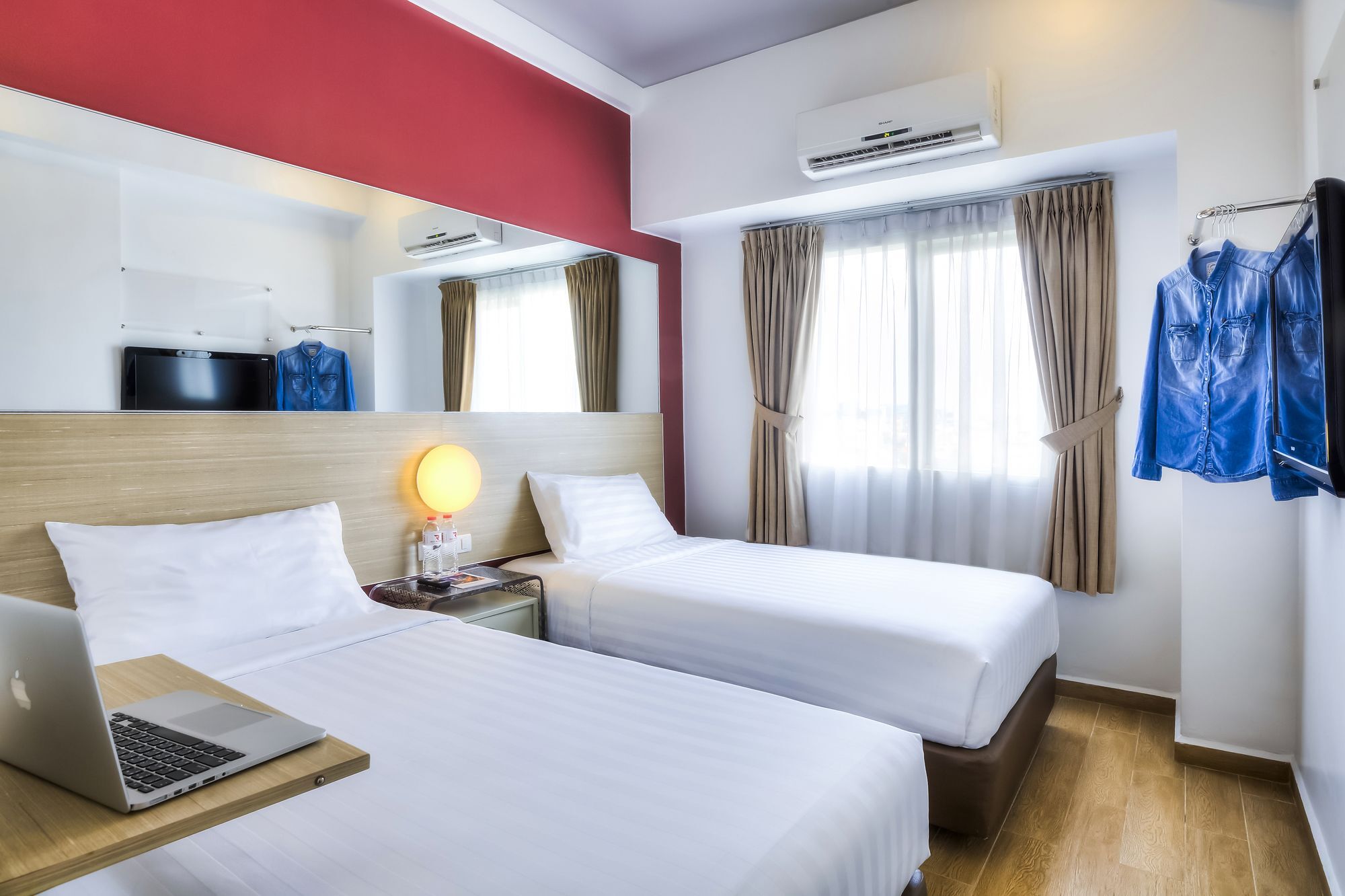 Monoloog Hotel Бекасі Екстер'єр фото